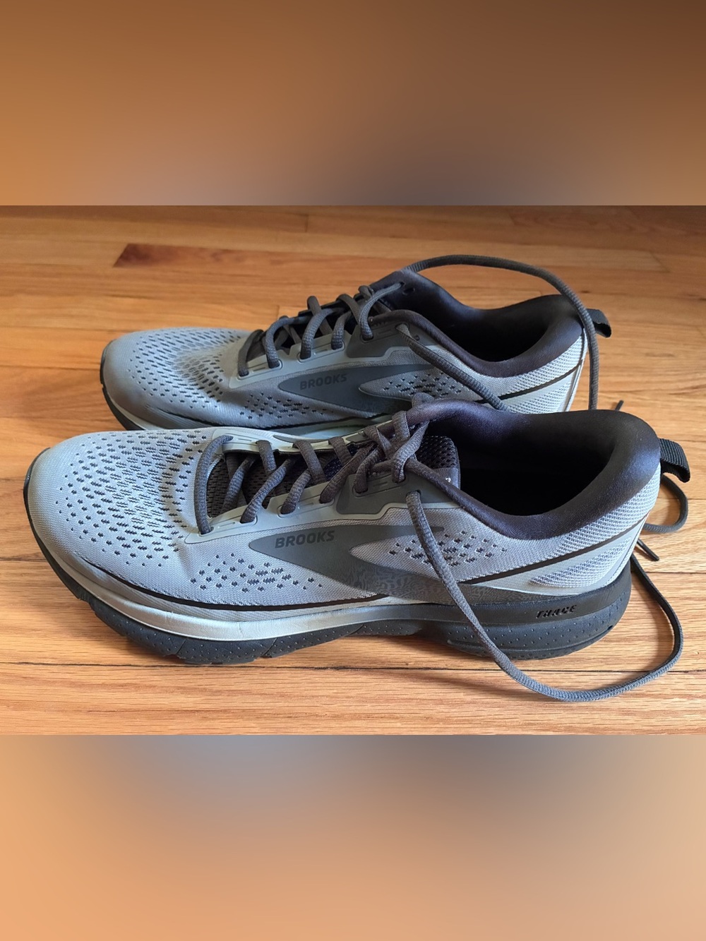 Brooks Men's Gray and Charcoal Running Sneakers Trace 3 Size 10